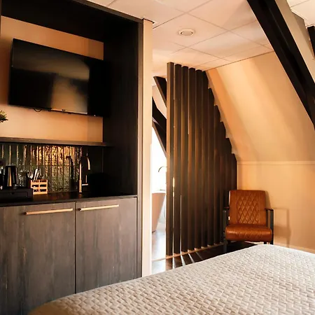 Hotel De Kastanjefabriek 4*