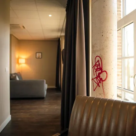 호텔 De Kastanjefabriek 4*