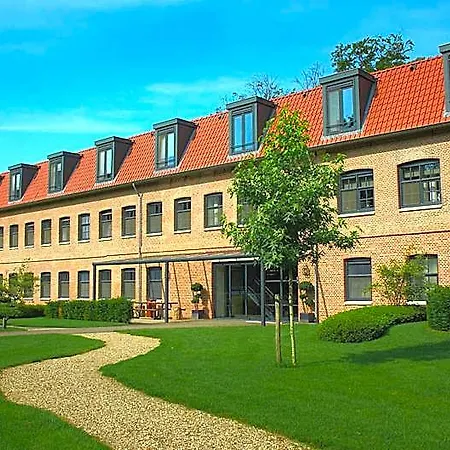 De Kastanjefabriek 酒店 4*