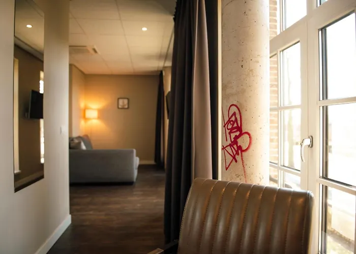 Hotel De Kastanjefabriek 4*